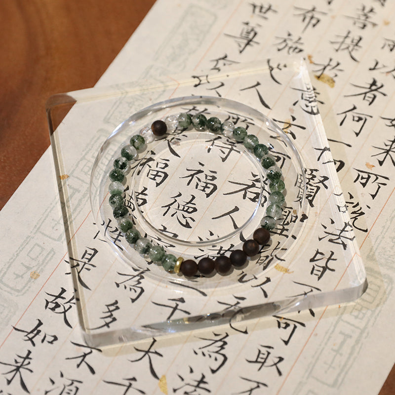 Luminary Greenery Agarwood Bracelet - Lunaria